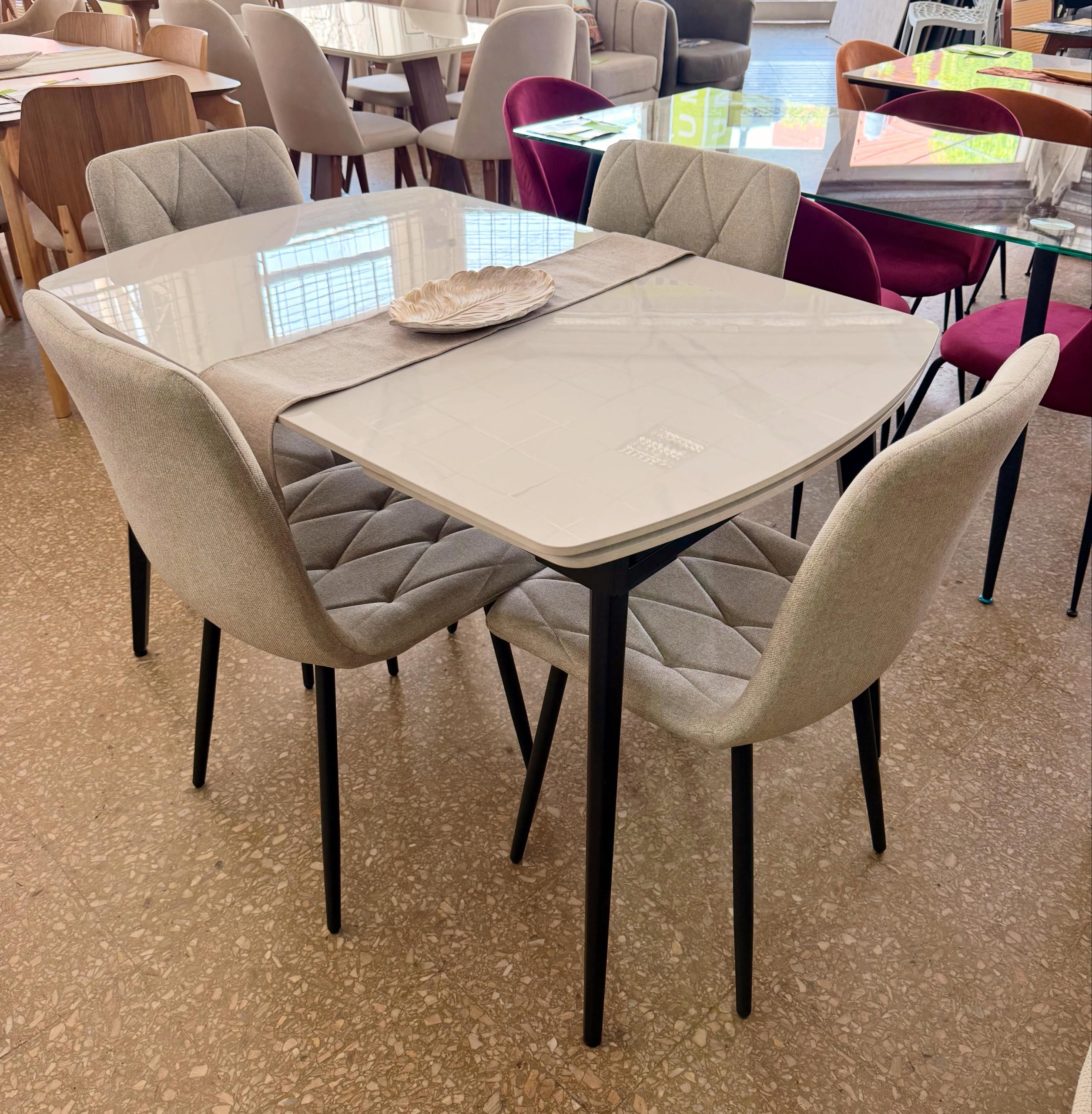 Juego Mesa Extensible Neolith 1.20 x 0.80 a 1.50 a 1.80 + 4 Sillas Venecia Rombo Lino Sepia