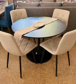 Juego Mesa Tulip Negra 1.00 diam. + 4 Sillas Venecia Rombo Lino Sepia