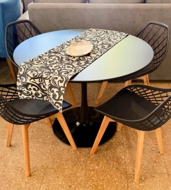 Juego Mesa Tulip Negra 1.00 diam. + 4 Sillas Nova Tulip Negras