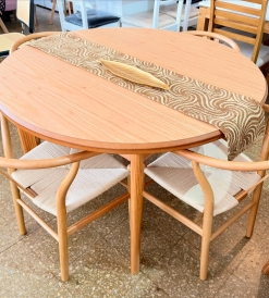 Juego Mesa Extensible Redonda Paraíso 1.20 a 1.60 + 4 Sillas Wishbone Enrejado Beige