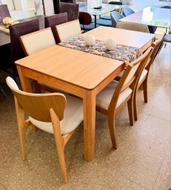 Juego Mesa Recta Paraíso 1.50 x 0.80 + 4 Sillas Bali Esterilla Lino Sepia + 2 Sillas Saarinen Panalty Beige