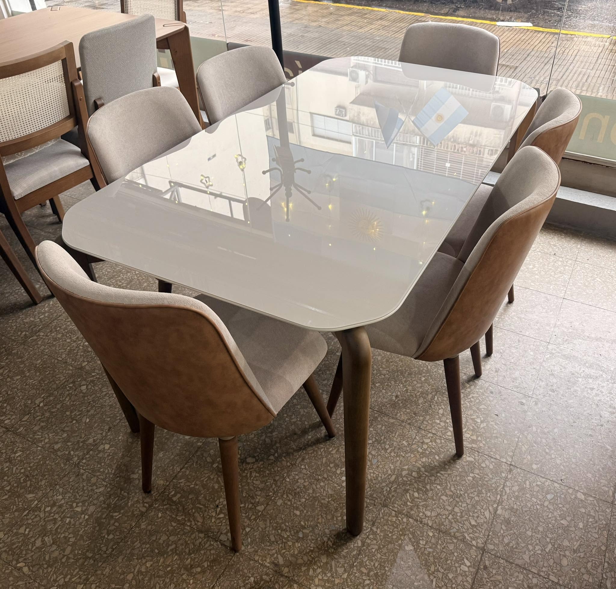 Juego Mesa Donatella Off White con Vidrio 1.60 x 0.90 + 6 Sillas Donatella Boucle Beige/Talampaya Suela - Imagen 2